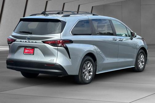 2021 Toyota Sienna XLE 8 Passenger