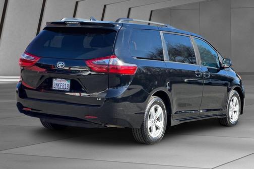 2020 Toyota Sienna LE