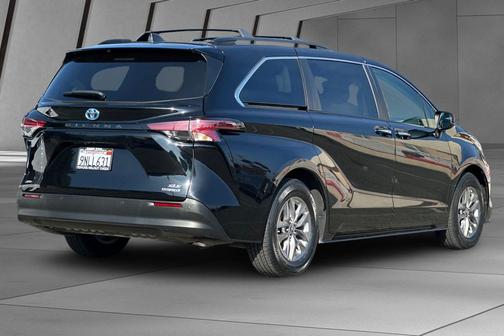 2022 Toyota Sienna XLE