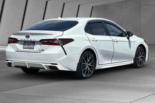 Ice Cap 2024 Toyota Camry Hybrid SE