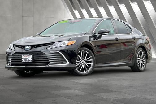2024 Toyota Camry Hybrid XLE