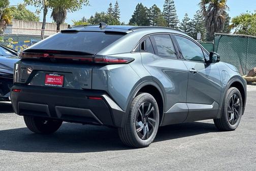 Overcast 2026 Toyota C-HR SE