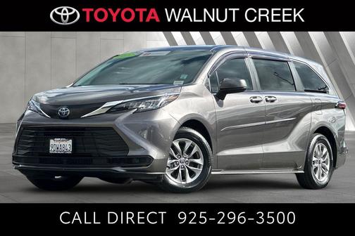 2022 Toyota Sienna LE