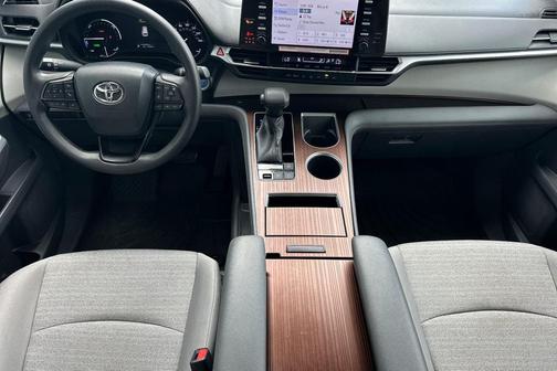 2022 Toyota Sienna LE