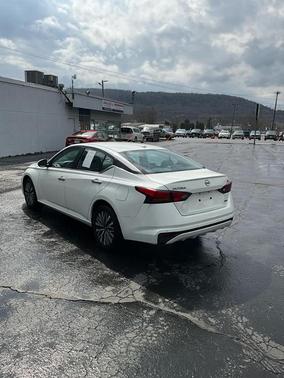 White 2023 Nissan Altima 2.5 SV