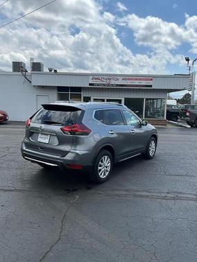 Gun Metallic 2018 Nissan Rogue SV