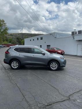 Gun Metallic 2018 Nissan Rogue SV