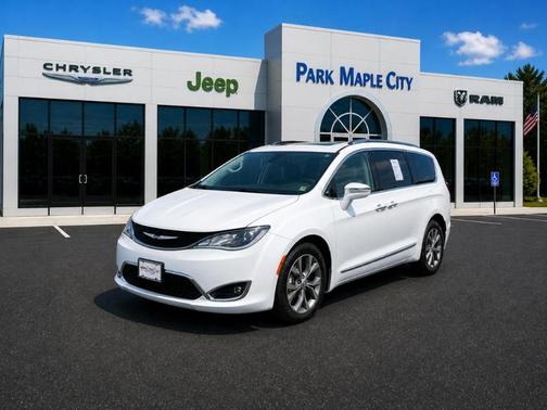 White 2017 Chrysler Pacifica Limited