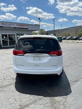 White 2017 Chrysler Pacifica Limited