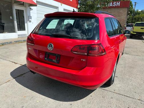 2016 Volkswagen Golf SportWagen TSI S 4-Door