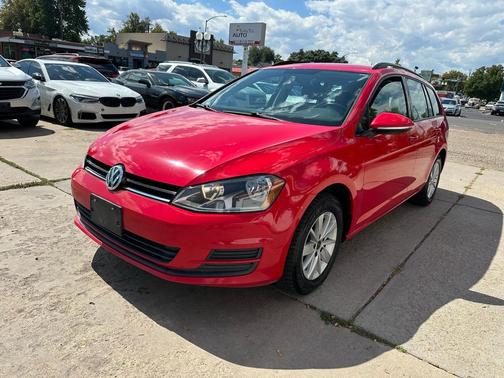 2016 Volkswagen Golf SportWagen TSI S 4-Door