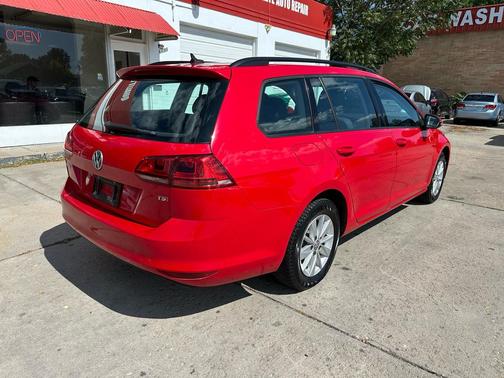 2016 Volkswagen Golf SportWagen TSI S 4-Door