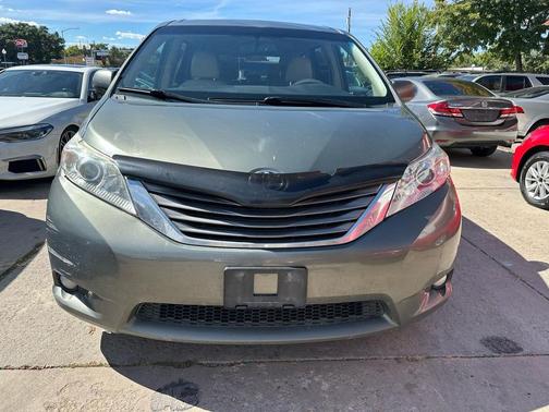 2011 Toyota Sienna XLE