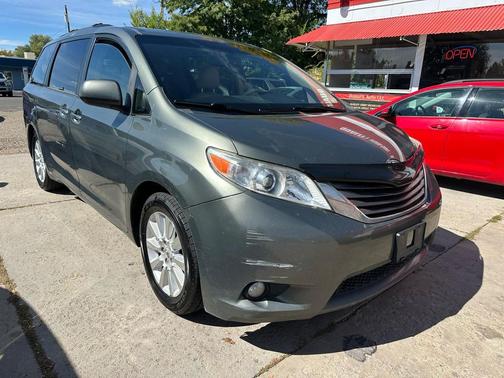 2011 Toyota Sienna XLE
