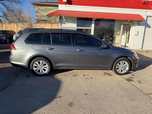 2017 Volkswagen Golf SportWagen TSI S