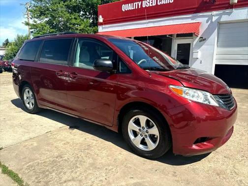 2014 Toyota Sienna LE