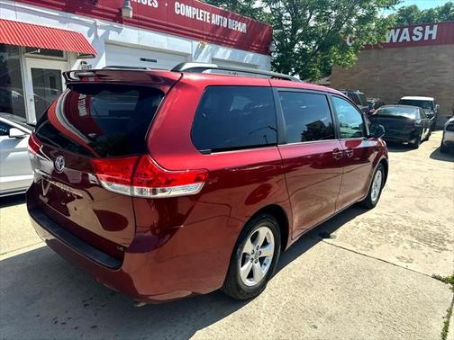 2014 Toyota Sienna LE