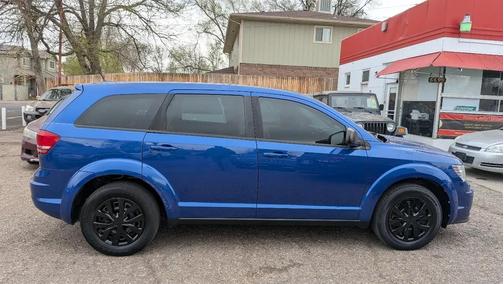 Blue Streak Pearlcoat 2015 Dodge Journey SE
