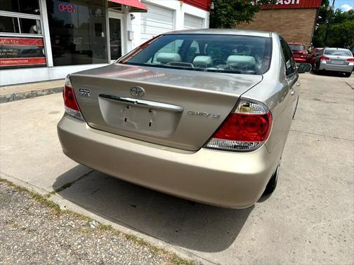 2005 Toyota Camry LE