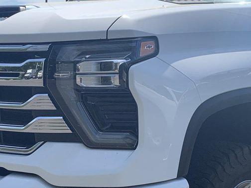 Summit White 2024 Chevrolet Silverado 2500 High Country