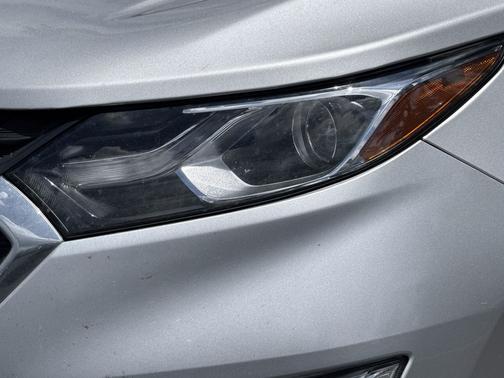 Silver Ice Metallic 2021 Chevrolet Equinox 1LT