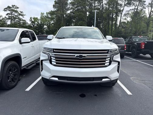 Iridescent Pearl Tricoat 2023 Chevrolet Suburban 2WD High Country