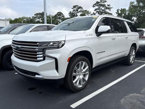 Iridescent Pearl Tricoat 2023 Chevrolet Suburban 2WD High Country