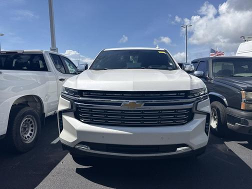 Iridescent Pearl Tricoat 2024 Chevrolet Suburban Premier