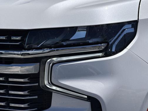 Iridescent Pearl Tricoat 2024 Chevrolet Suburban Premier