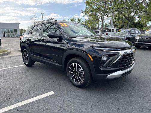 Mosaic Black Metallic 2025 Chevrolet Trailblazer LT