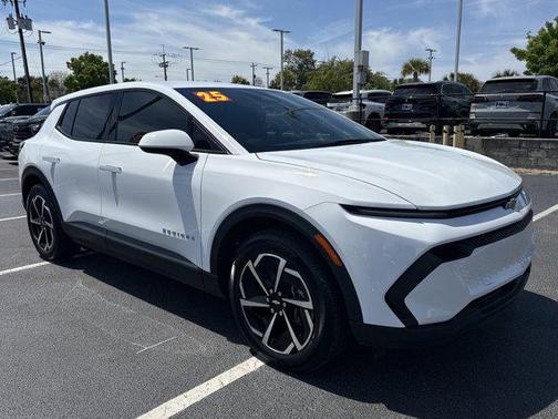 Summit White 2025 Chevrolet Equinox EV LT