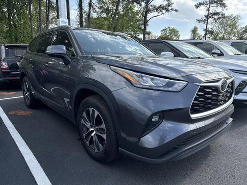 Magnetic Gray Metallic 2020 Toyota Highlander XLE