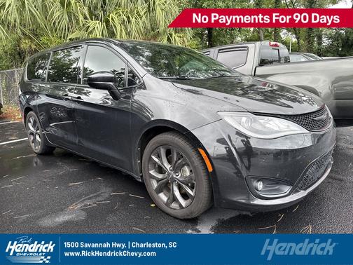 Brilliant Black Crystal Pearlcoat 2019 Chrysler Pacifica Touring Plus
