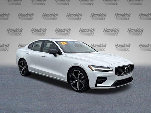 2024 Volvo S60 B5 Core Dark Theme