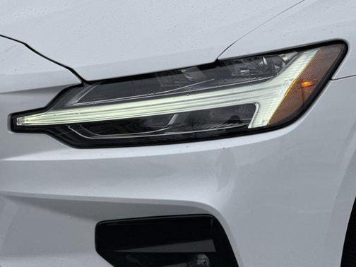 2024 Volvo S60 B5 Core Dark Theme