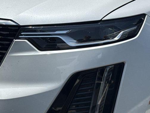 Crystal White Tricoat 2024 Cadillac XT6 Luxury FWD