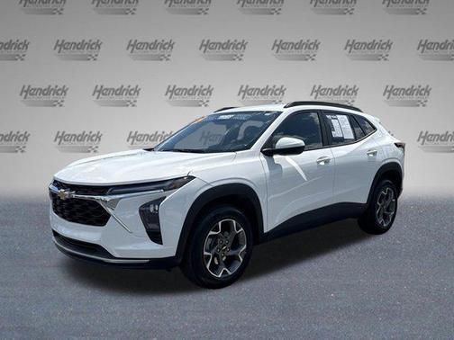 Summit White 2025 Chevrolet Trax LT