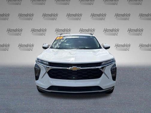Summit White 2025 Chevrolet Trax LT