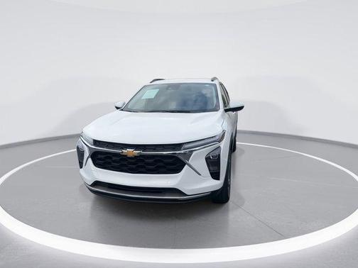 Summit White 2025 Chevrolet Trax LT