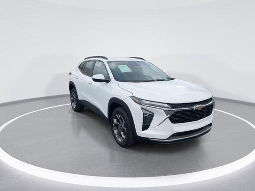 Summit White 2025 Chevrolet Trax LT