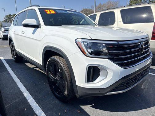 2025 Volkswagen Atlas 2.0T SE w/Technology