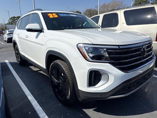 2025 Volkswagen Atlas 2.0T SE w/Technology