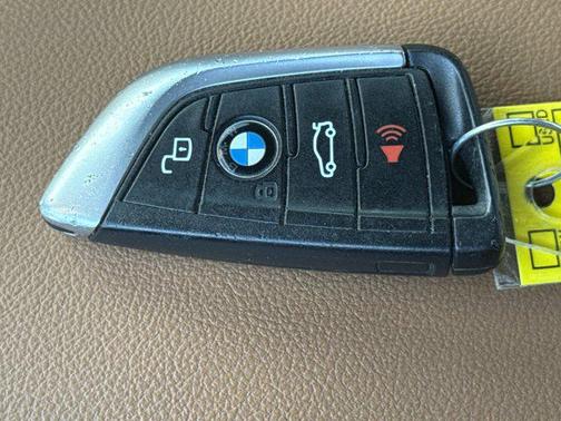 Mineral White Metallic 2022 BMW 330 330i
