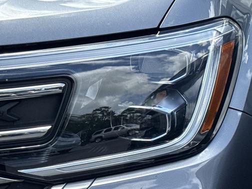 Platinum Gray Metallic 2024 Volkswagen Atlas 2.0T SE w/Technology