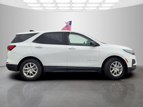 Summit White 2022 Chevrolet Equinox LS