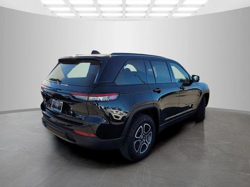 Diamond Black Crystal Pearlcoat 2023 Jeep Grand Cherokee 4xe Trailhawk