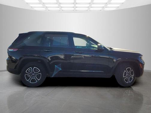 Diamond Black Crystal Pearlcoat 2023 Jeep Grand Cherokee 4xe Trailhawk