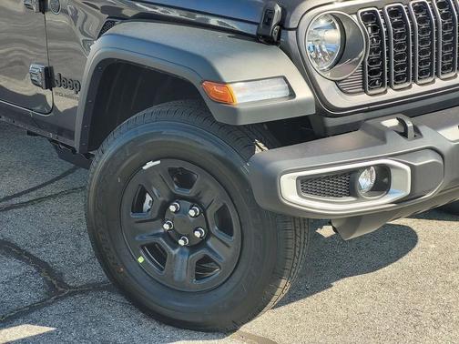 Granite Crystal Metallic Clearcoat 2026 Jeep Gladiator Sport