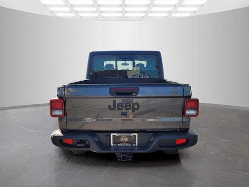 Granite Crystal Metallic Clearcoat 2026 Jeep Gladiator Sport