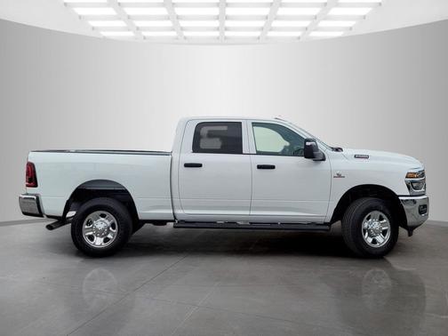 2025 RAM 2500 Tradesman Crew Cab 4x4 6'4' Box
